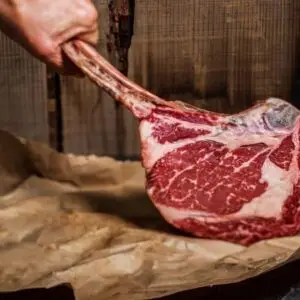 TOMAHAWK DE BOEUF RACE SIMMENTAL 1KG+